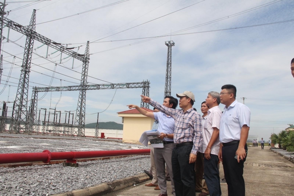 Việt Nam ký 18 hợp đồng mua bán điện với Lào