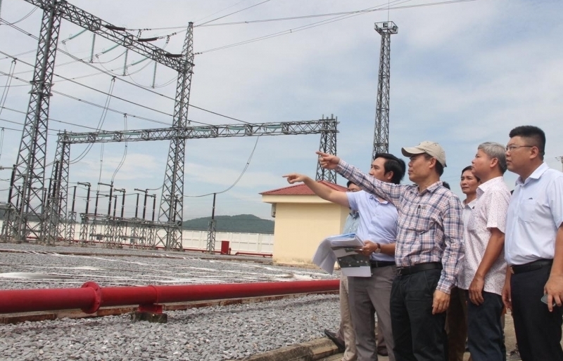 Việt Nam ký 18 hợp đồng mua bán điện với Lào