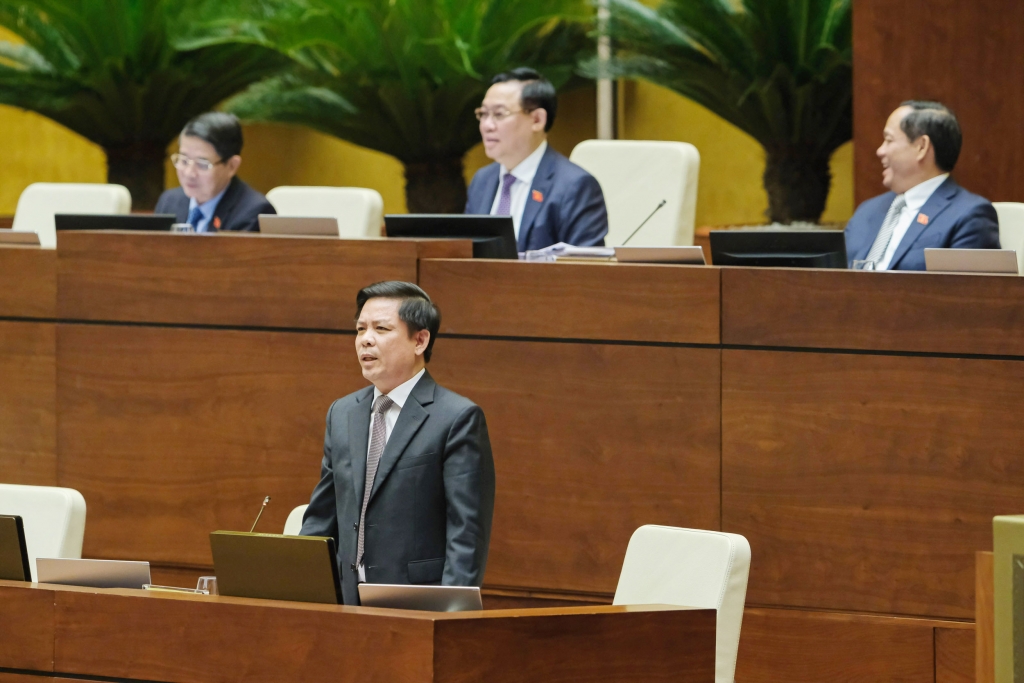 Bộ trưởng Bộ Giao thông và vận tải Nguyễn Văn Thể phát biểu tiếp thu và giải trình một số nội dung đại biểu Quốc hội nêu 