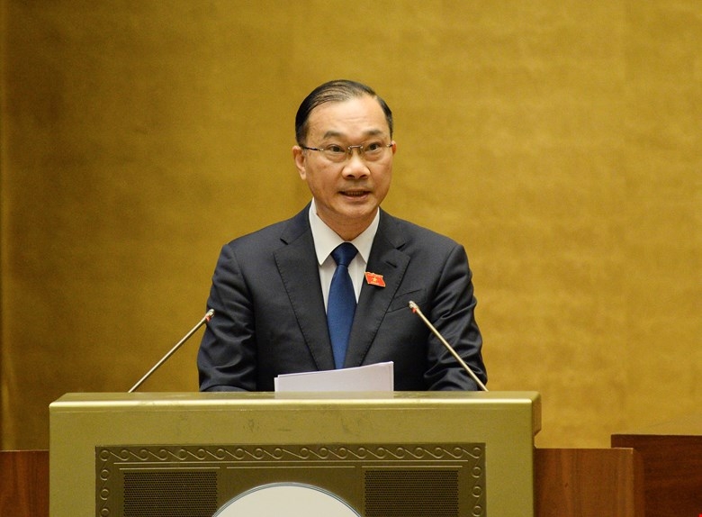 Chủ nhiệm Uỷ ban Kinh tế Vũ Hồng Thanh báo cáo tiếp thu, giải trình trước khi Quốc hội biểu quyết.
