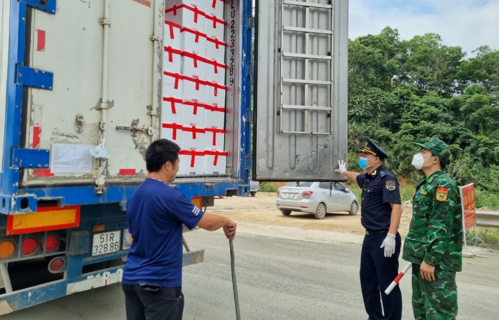 Hải quan Tân Thanh tích cực xử lý nghiêm các hành vi vi phạm