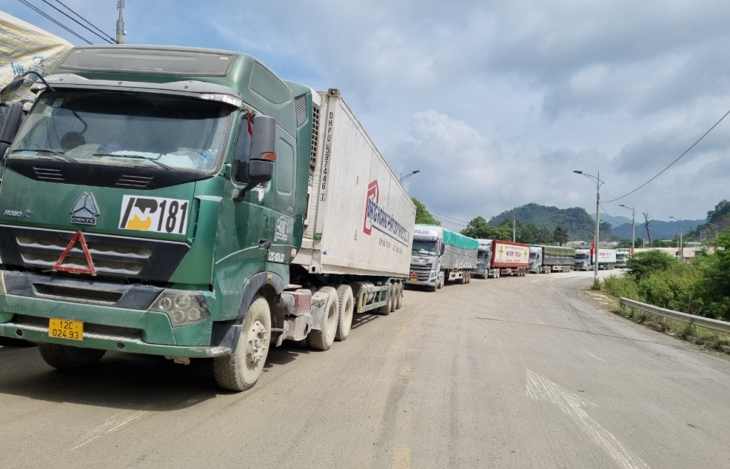 Lạng Sơn: Lưu lượng xe hàng hóa xuất khẩu thông quan qua cửa khẩu tăng nhẹ