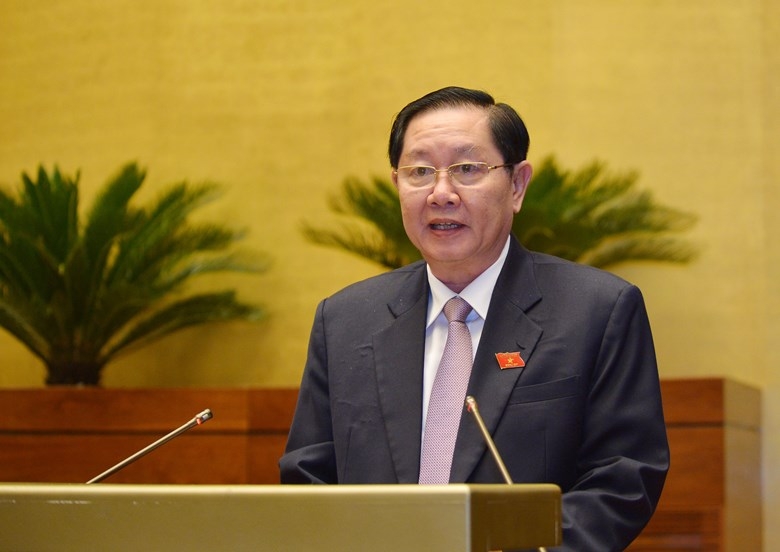 Bộ trưởng Bộ Nội vụ Lê Vĩnh Tân trình bày tờ trình của Chính phủ.