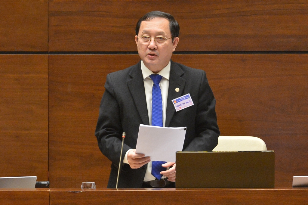 Bộ trưởng Bộ Khoa học và Công nghệ Huỳnh Thành Đạt giải trình tại Phiên họp