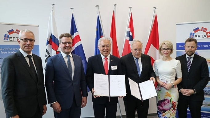 Việc ký kết hiệp định diễn ra khi Indonesia và các nước EFTA đã kết thúc quá trình đàm phán kéo dài gần 8 năm vào ngày 23/11/2018 tại Geneva, Thụy Sỹ. Đàm phán CEPA được khởi động vào tháng 7/2010 và vòng đàm phán đầu tiên được tổ chức vào đầu năm 2011.