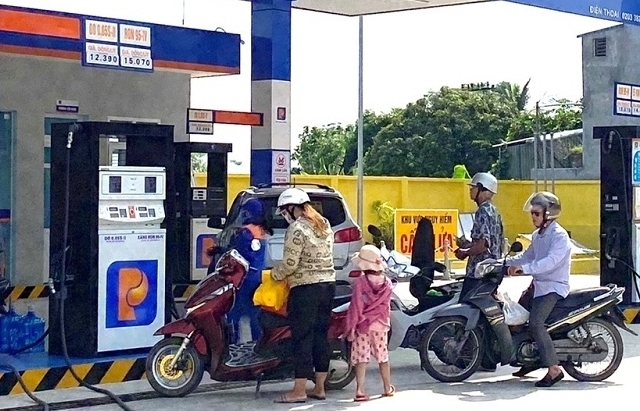 Bán lẻ xăng dầu tăng đột biến, Petrolimex quyết định bán hàng 24/24 tại Hà Nội