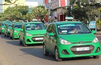 Quản lý xe công nghệ: Cuộc chiến giữa taxi truyền thống và Grab