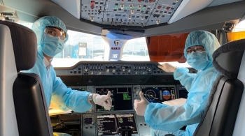 Cận cảnh phi hành đoàn của Vietnam Airlines đến đi từ “tâm dịch” châu Âu
