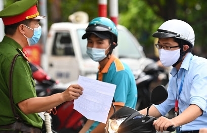 Hà Nội: Người dân chỉ cần xuất trình giấy tờ tùy thân kèm theo Giấy đi đường