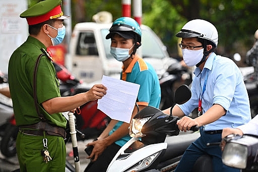 Hà Nội giao Công an điều chỉnh việc cấp giấy đi đường