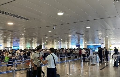 Hỗ trợ đưa người có vé máy bay đi nước ngoài đến sân bay