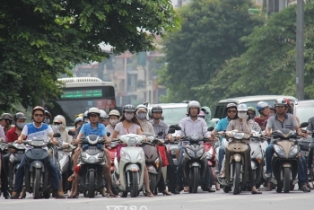 Hà Nội lại bàn chuyện cấm xe máy: Cấm theo vành đai hay theo quận?