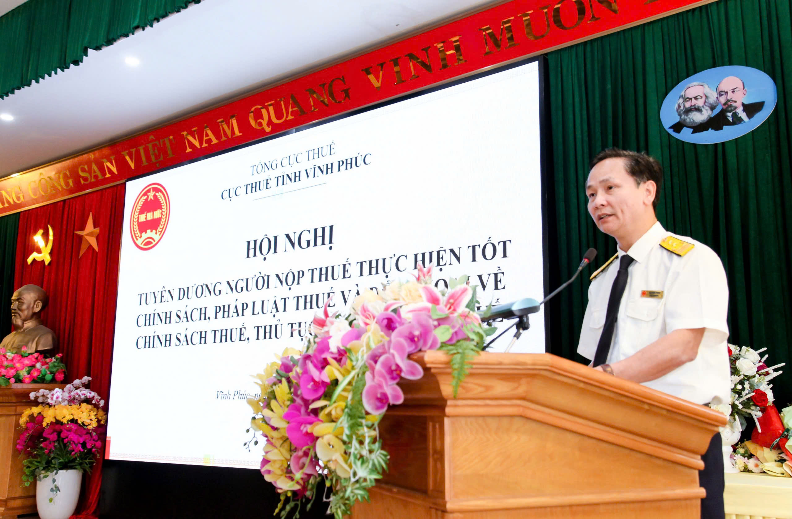 cuc thue vinh phuc trao thuong cho 65 nguoi nop thue va doi thoai chinh sach thu tuc hanh chinh thue voi tren 170 dn cuc thue vinh phuc trao thuong cho 65 nguoi nop thue va doi thoai chinh sach thu tuc hanh chinh thue voi tren 170 dn