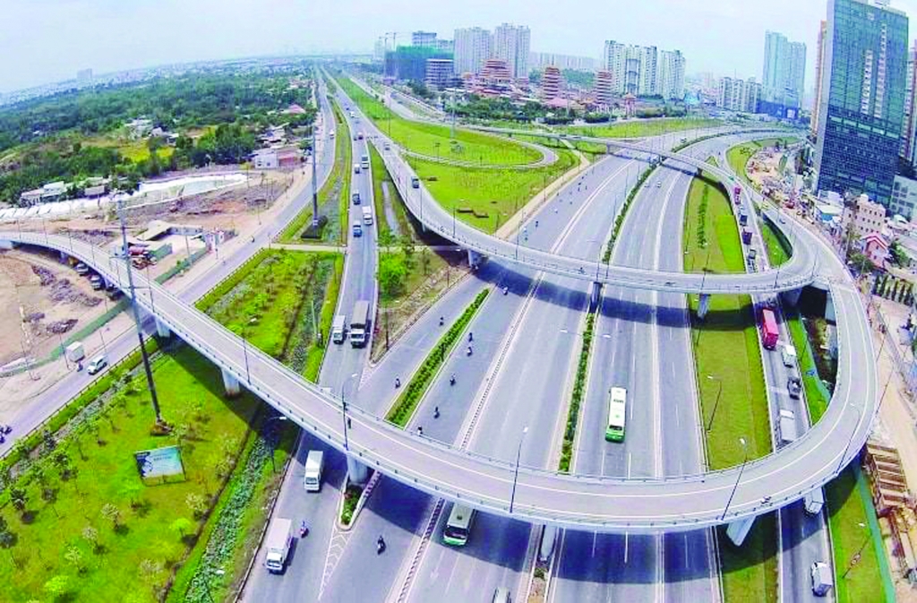 Ngành giao thông phấn đấu hoàn thành và đưa vào khai thác khoảng 1.176km đường cao tốc giai đoạn 2021 - 2025.	Ảnh: ST