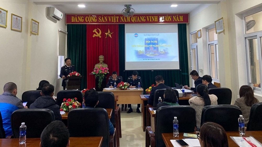 Chi cục Hải quan cửa khẩu cảng Cửa Việt (Cục Hải quan Quảng Trị) tổ chức đối thoại với doanh nghiệp.