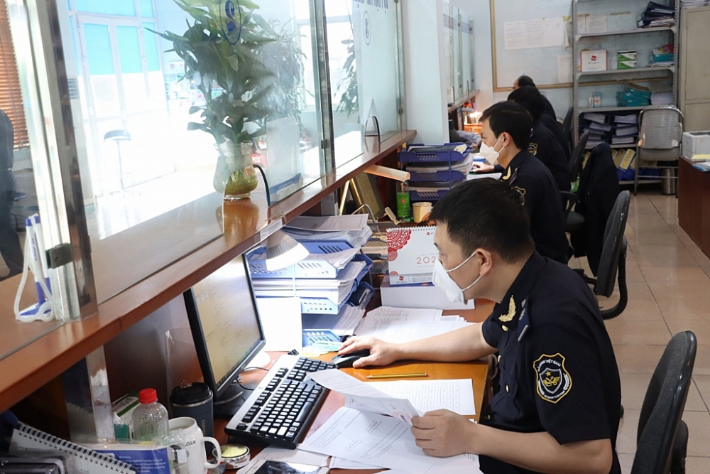 Hoạt động nghiệp vụ tại Chi cục Hải quan quản lý các khu công nghiệp Bắc Giang (Cục Hải quan Bắc Ninh). 	Ảnh: Quang Hùng