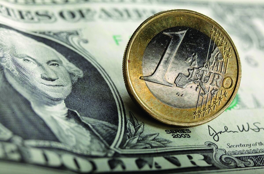 Lần đầu tiên sau 2 thập kỷ giá trị đồng euro thấp hơn đồng USD
