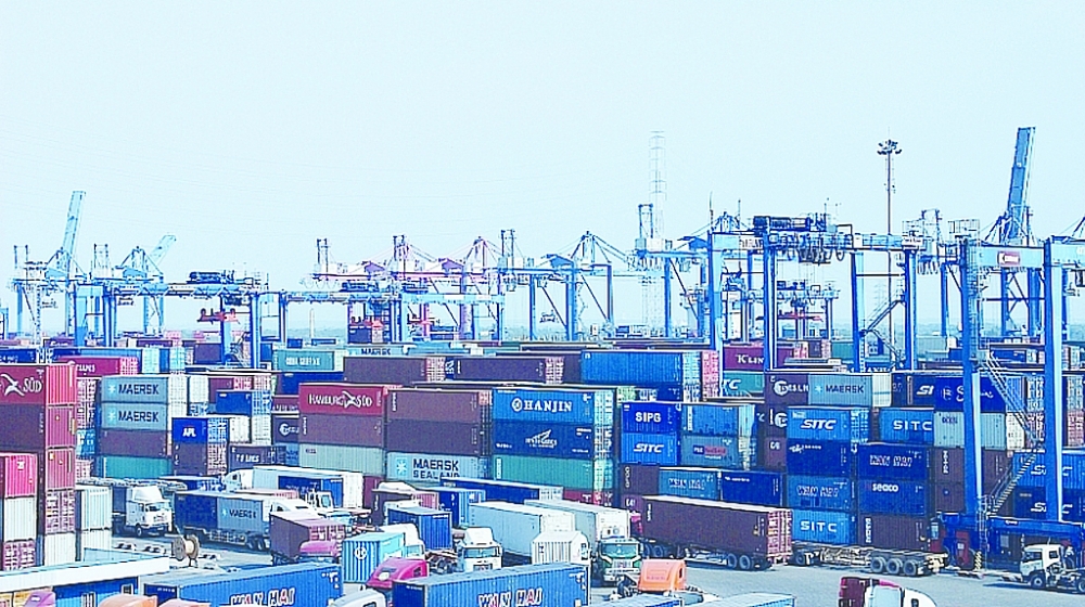 Đã có nhiều giải pháp được gấp rút ban hành nhằm giải tỏa hàng tồn tại cảng Cát Lái. Ảnh: T.H