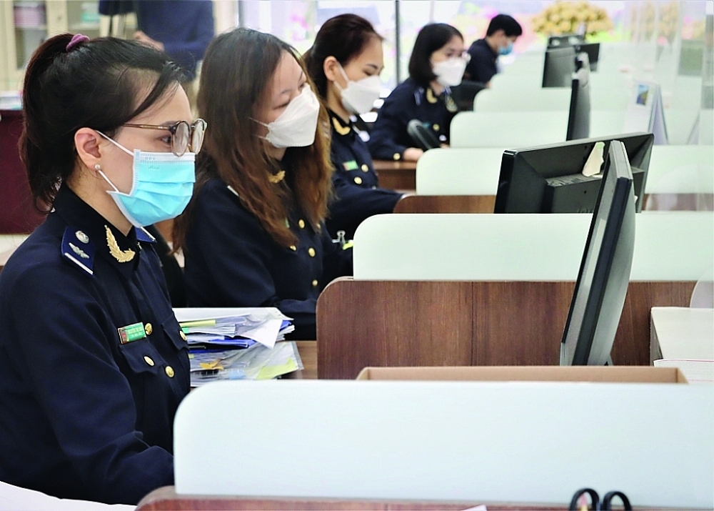  Hoạt động nghiệp vụ tại Chi cục Hải quan cửa khẩu cảng Hòn Gai, Cục Hải quan Quảng Ninh.  Ảnh: Thái Bình