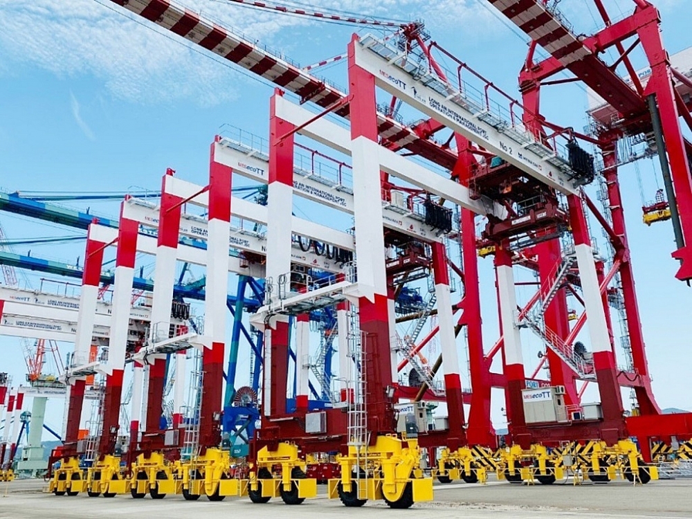 Hệ thống cẩu hiện đại do Nhật Bản sản xuất được cảng quốc tế Long An đầu tư sẽ cập cảng vào đầu tháng 10/2022. 	Ảnh: N.H
