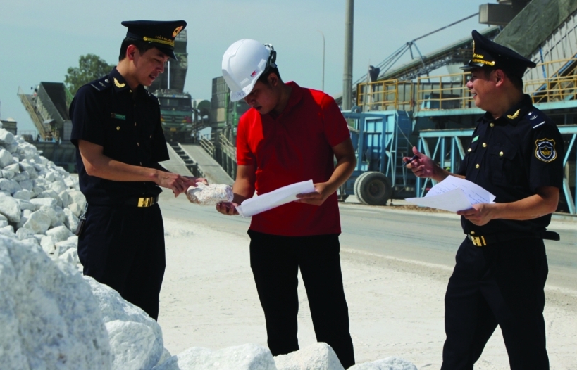 Hải quan Thanh Hóa:  Thu hút, hỗ trợ doanh nghiệp làm thủ tục qua cảng Nghi Sơn