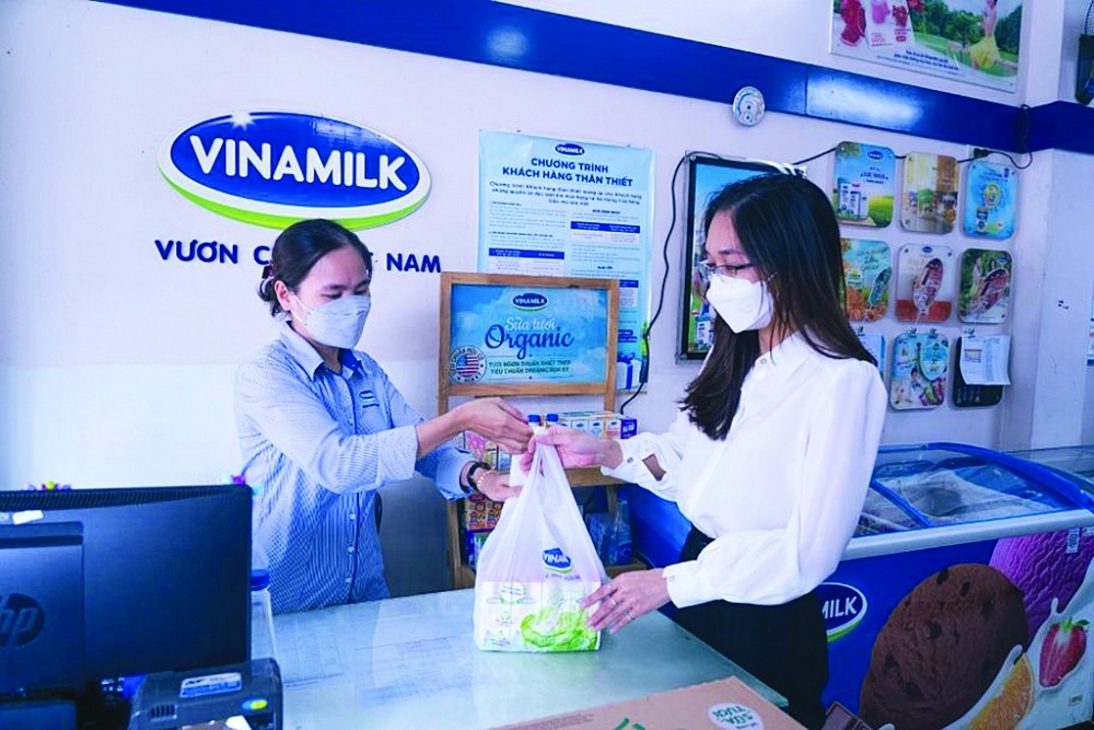 Vinamilk đã bắt tay với An Phát Holdings để chuyển sang sử dụng túi sinh học phân hủy AnEco. 	Ảnh: S.T