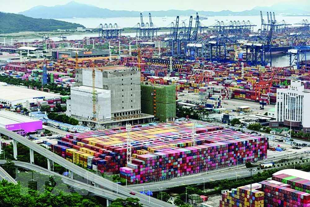 Một cảng hàng hóa tại tỉnh Quảng Đông, Trung Quốc.