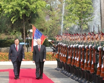 Lễ đón trọng thể Tổng Bí thư, Chủ tịch nước tại thủ đô Vientaine