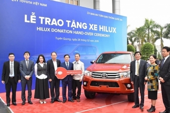 Quỹ Toyota Việt Nam trao tặng xe Toyota Hilux cho tỉnh Tuyên Quang