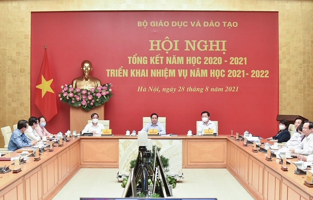 Thủ tướng Phạm Minh Chính: Chính phủ sẽ có giải pháp bảo đảm an toàn trường học, gắn với tiêm vắc xin