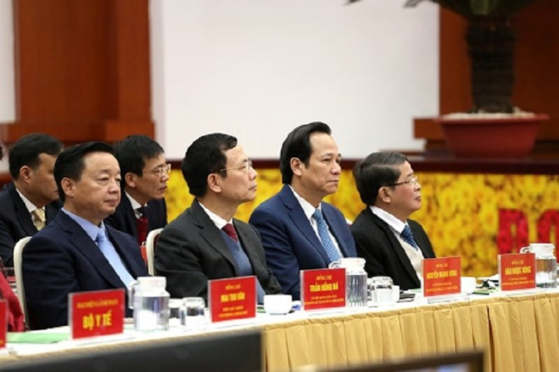 Nhiều đại diện lãnh đạo các bộ, ngành Trung ương dự hội nghị tại điểm cầu Bộ Tài chính.