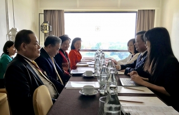Bộ trưởng Đinh Tiến Dũng tiếp xúc với Bộ trưởng Tài chính Thái Lan