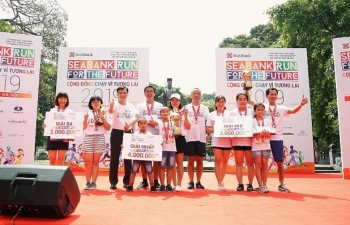 Gần 2.300 người tham gia giải chạy gây quỹ cho trẻ nghèo hiếu học