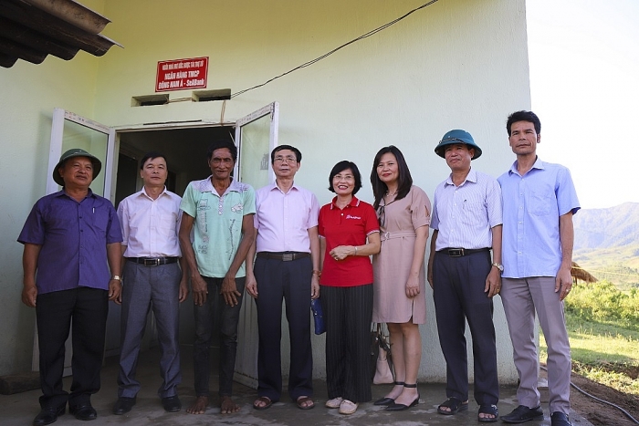 SeABank tặng nhà cho hộ nghèo và học bổng cho trẻ khó khăn tại Điện Biên