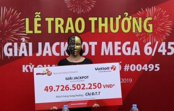 1 trong 2 chủ nhân giải Jackpot gần 100 tỷ đồng đã đến nhận tiền