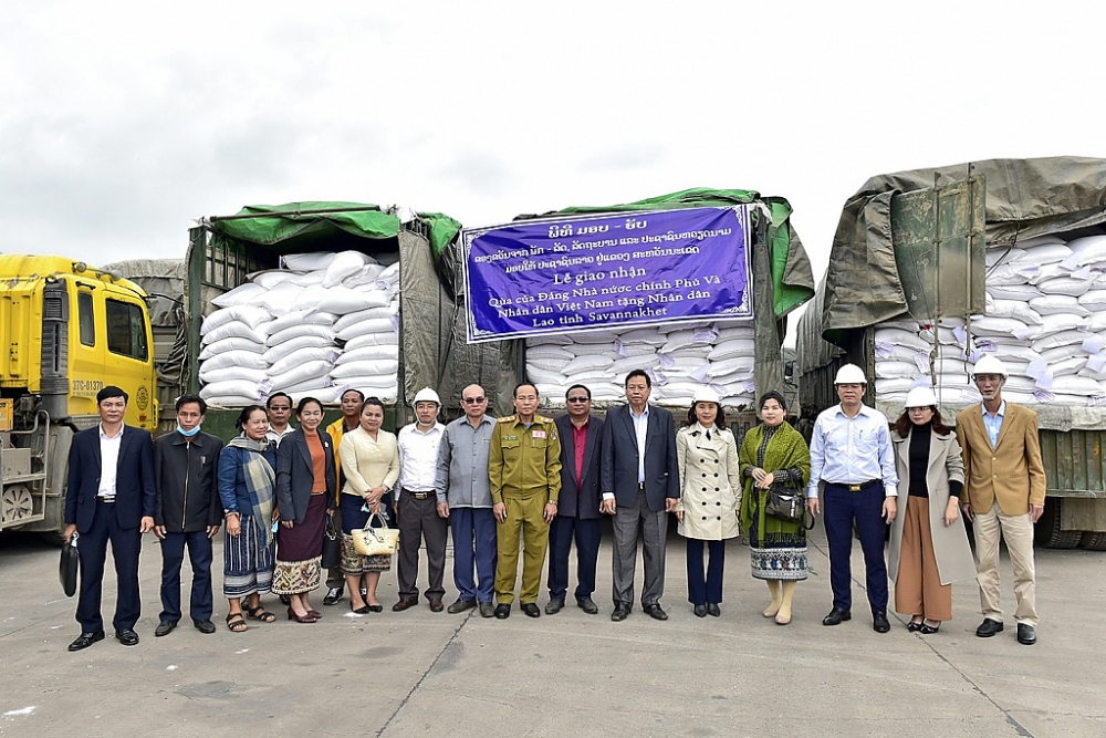 Xuất cấp 1.000 tấn gạo dự trữ tặng Lào hỗ trợ dân tỉnh Savanakhet khắc phục hậu quả thiên tai