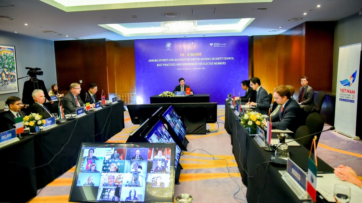 Phó Thủ tướng, Bộ trưởng Ngoại giao Phạm Bình Minh phát biểu tại cuộc họp giữa 10 nước Ủy viên không thường trực đương nhiệm (E10) và 5 nước mới trúng cử Ủy viên không thường trực (I5).