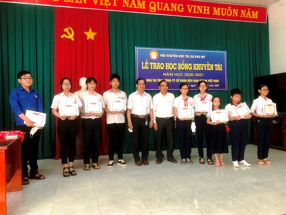 Vedan Việt Nam “tiếp sức học sinh, sinh viên khuyết tật vượt khó đến trường”