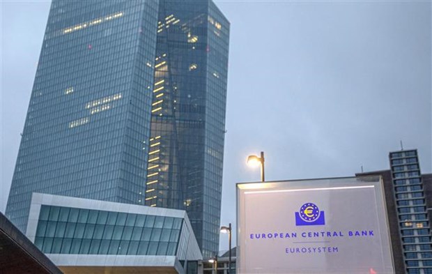 ECB ha du bao tang truong va duy tri lai suat thap ky luc tai Eurozone hinh anh 1