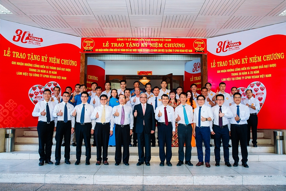 Lễ trao tặng kỷ niệm chương tri ân sự cống hiến và thành quả đạt được cho 139 nhân viên Vedan Việt Nam