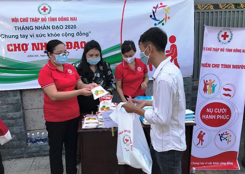 vedan viet nam trao tang 2 can nha cho nguoi dan kho khan
