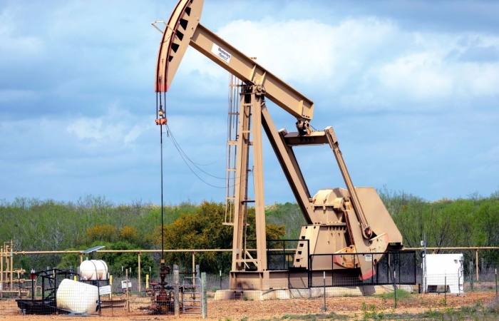Giá dầu Brent vượt ngưỡng 76 USD/thùng