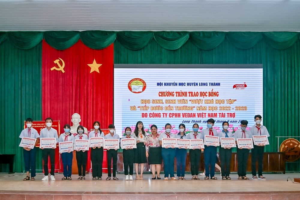 Vedan Việt Nam trao học bổng cho học sinh - sinh viên “vượt khó học tập”