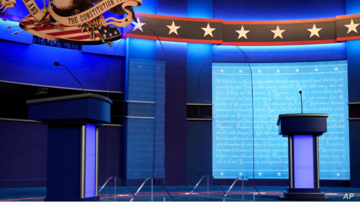 Sẵn sàng cho cuộc tranh luận giữa 2 ứng viên Tổng thống Mỹ (Ảnh: AP)