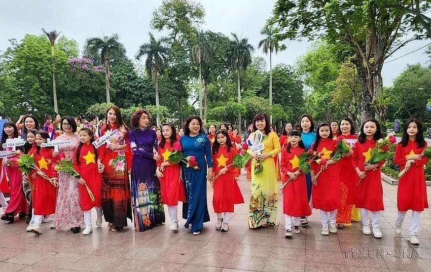 Vai trò và vị thế quan trọng của phụ nữ Việt Nam trong thời kỳ mới | Xã hội | Vietnam+ (VietnamPlus)