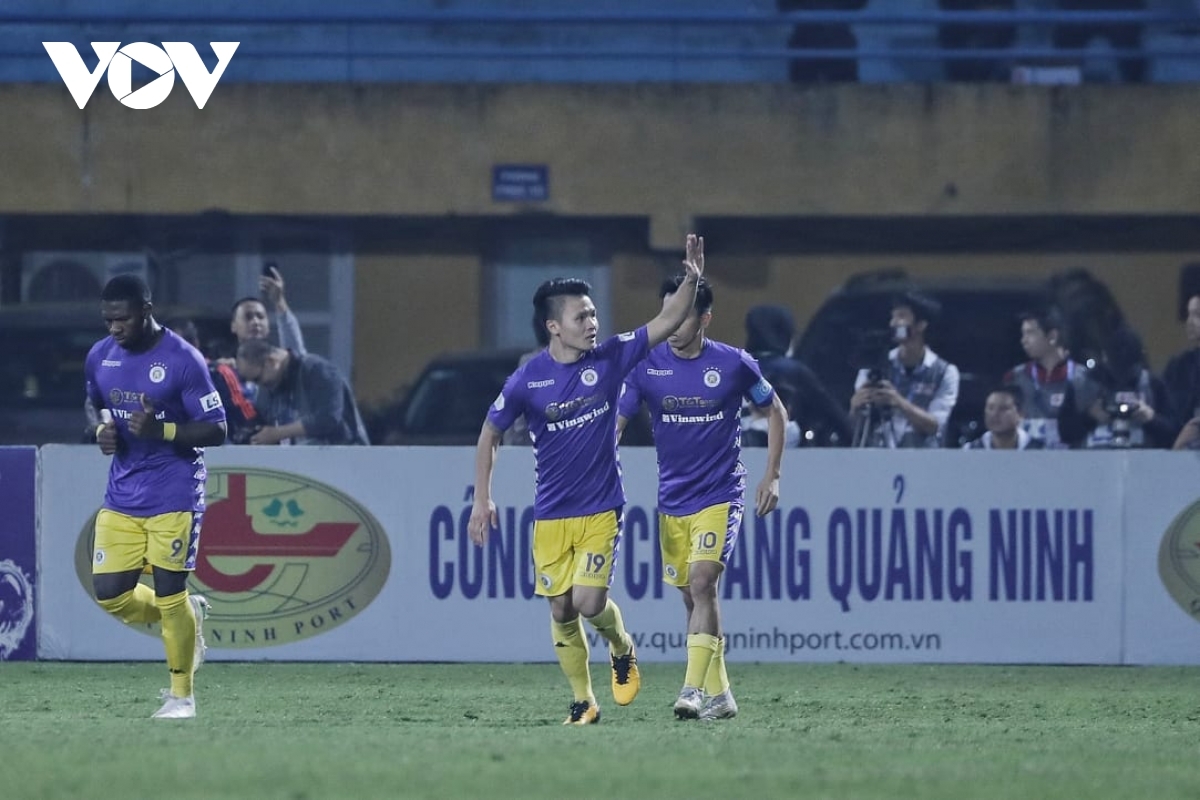 Quang Hải gi&uacute;p H&agrave; Nội FC tạo ra bước ngoặt trước S&agrave;i G&ograve;n FC. (Ảnh: Minh Ho&agrave;ng)