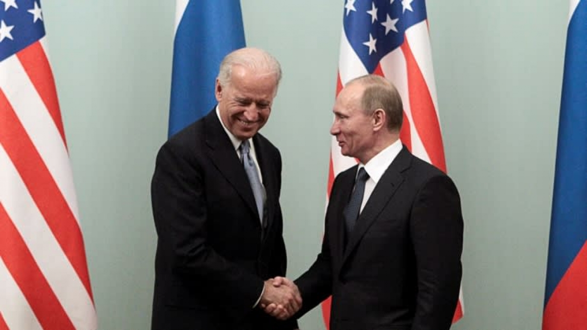 Cuộc gặp năm 2011 giữa &ocirc;ng Joe Biden, khi đ&oacute; l&agrave; Ph&oacute; Tổng thống Mỹ v&agrave; &ocirc;ng Putin khi đ&oacute; l&agrave; Thủ tướng Nga. Ảnh: Reuters