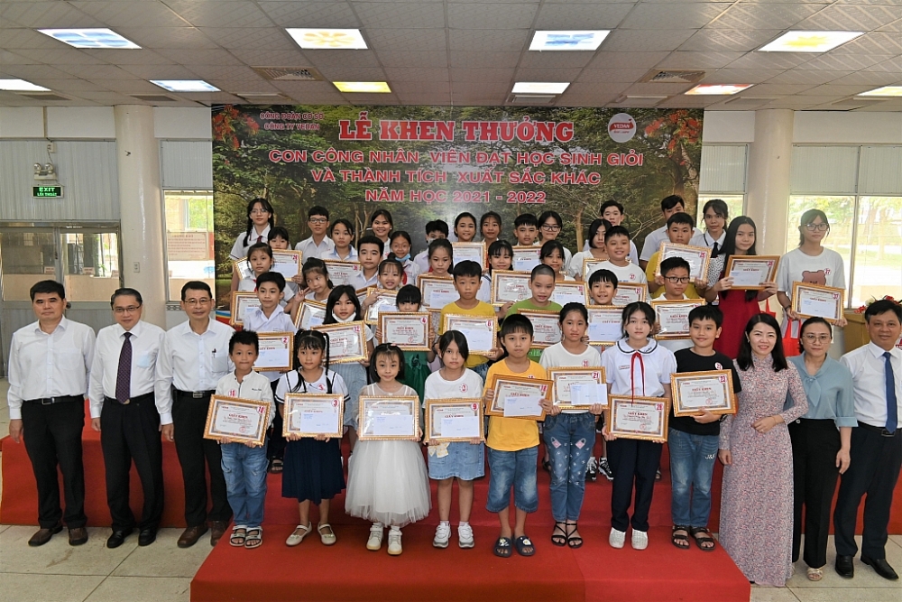 Hàng năm, Ban lãnh đạo Vedan Việt Nam đều dành những phần thưởng cho con em cán bộ nhân viên có thành tích trong học tập