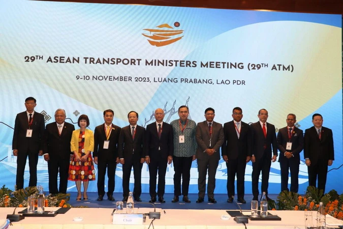 ASEAN cam kết thúc đẩy ngành giao thông vận tải tăng trưởng bền vững