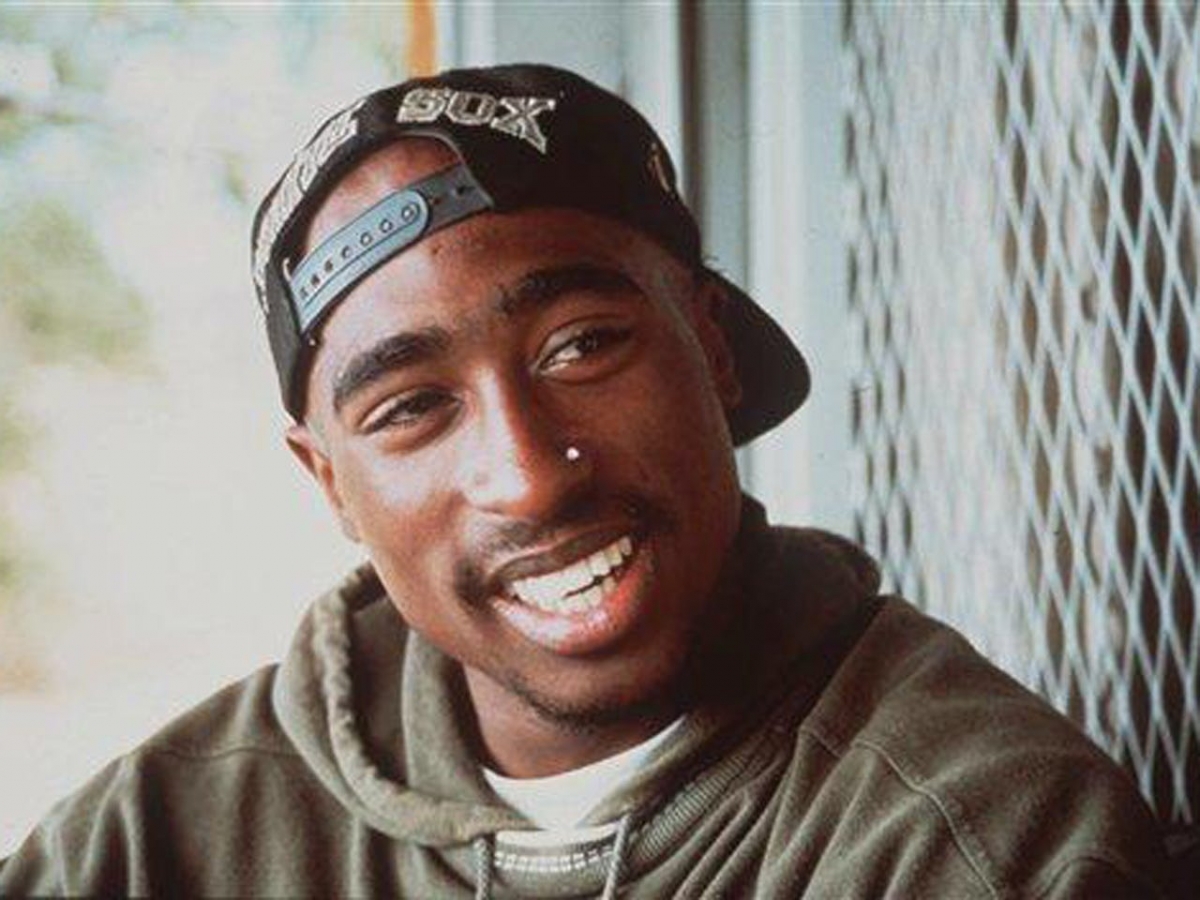 Tupac Shakur đ&atilde; 6 lần được đề cử Grammy (bao gồm cả một đề cử sau khi anh qua đời). Đ&aacute;ng tiếc l&agrave; rapper n&agrave;y chưa lần n&agrave;o gi&agrave;nh chiến thắng.